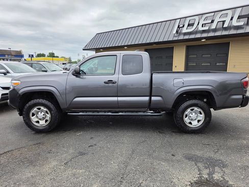 Used 2019 Toyota Tacoma SR AWD/4WD image 9