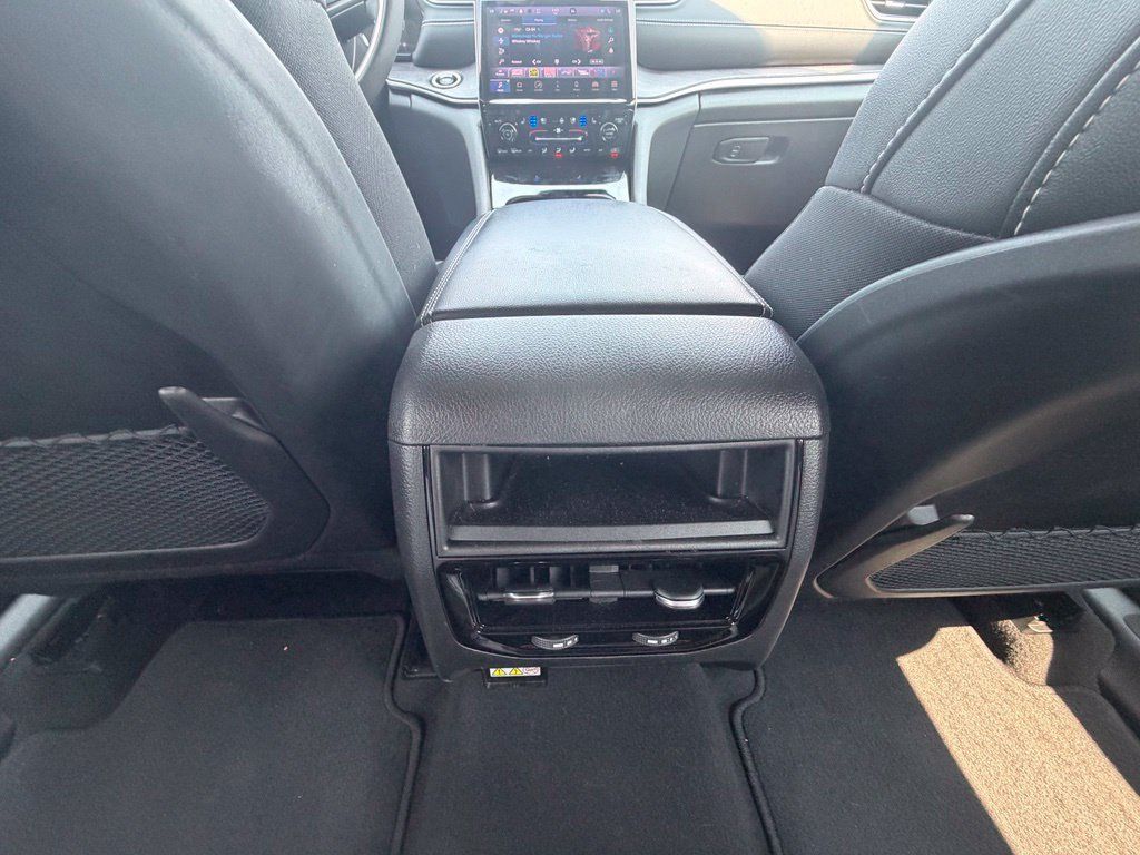 Used 2023 Jeep Grand Cherokee Limited w/ Luxury Tech Group II AWD/4WD image 39