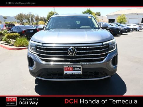 Used 2024 Volkswagen Atlas SE FWD image 2