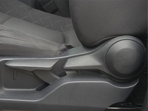 Certified 2025 Toyota Tacoma SR image 18