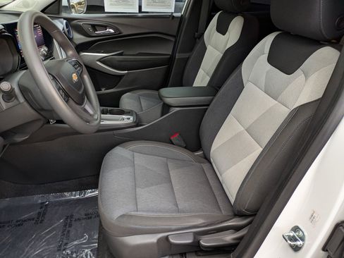 Used 2024 Chevrolet Trax LS w/ LS Convenience Package image 21