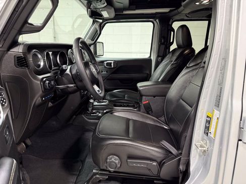 Used 2023 Jeep Wrangler Unlimited Sahara w/ Cold Weather Group AWD/4WD image 9