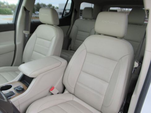 Used 2019 GMC Acadia Denali w/ Technology Package image 17