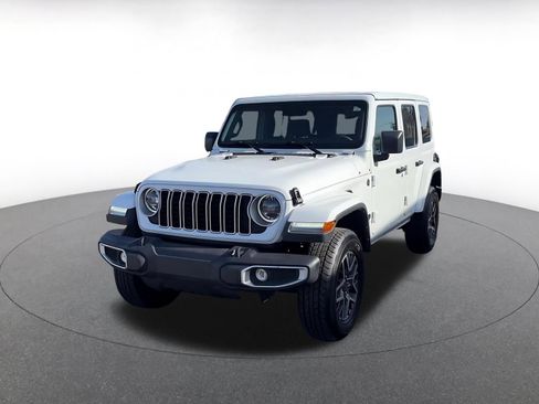 Used 2025 Jeep Wrangler Unlimited Sahara AWD/4WD image 7