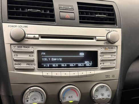 Used 2010 Toyota Camry SE FWD image 22