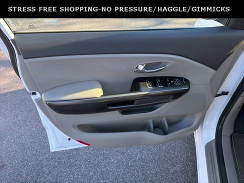 Used 2018 Kia Sedona LX image 14