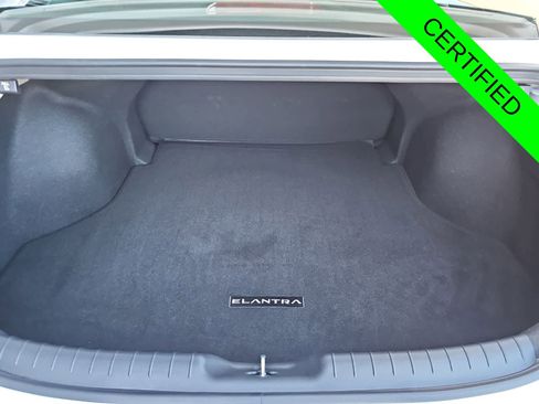 Used 2025 Hyundai Elantra SE image 23