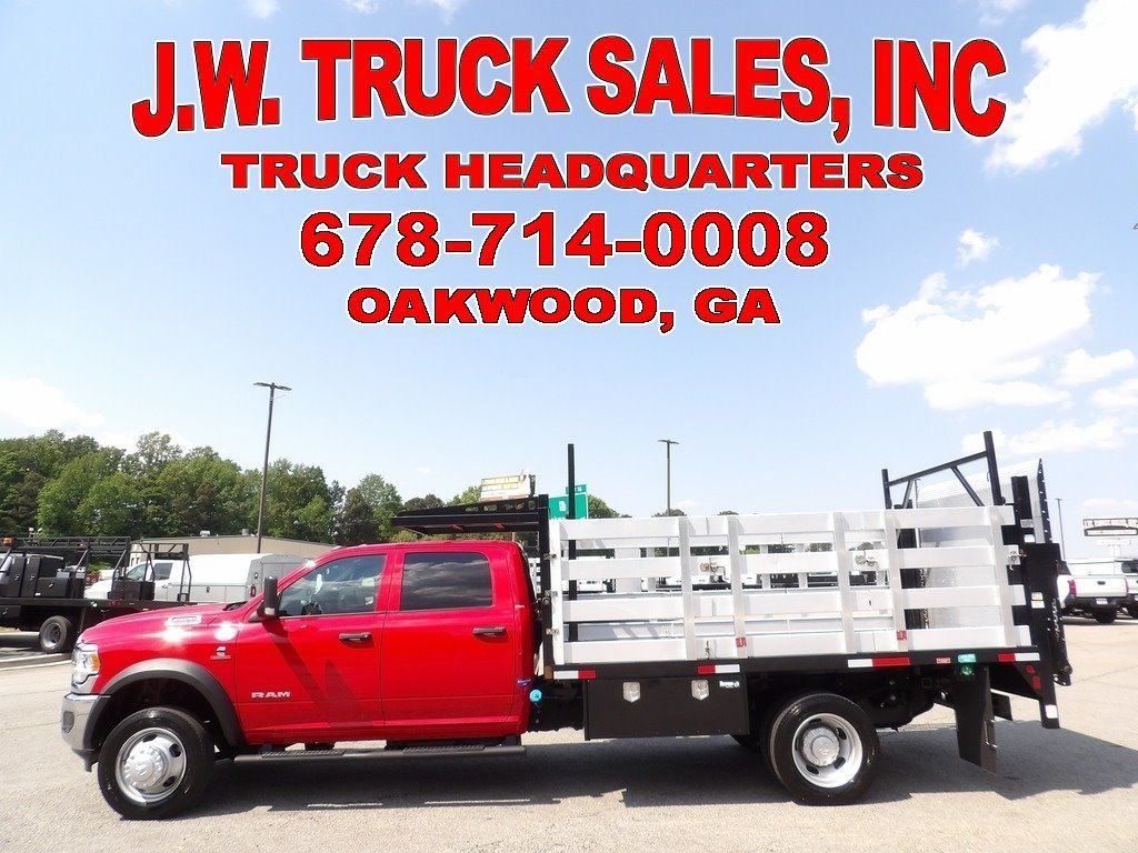 Used 2021 RAM 5500 Tradesman w/ Chrome Appearance Group RWD image 2
