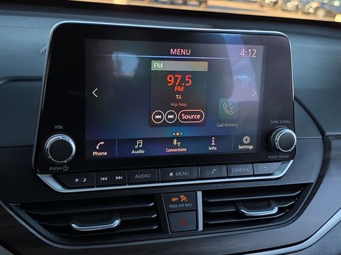 Used 2024 Nissan Altima 2.5 SV image 19