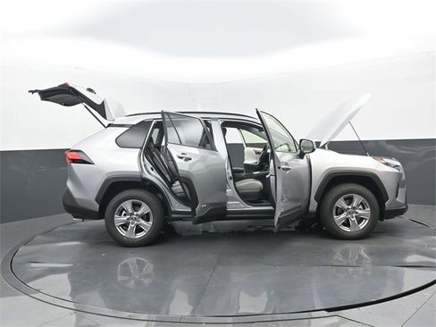 New 2025 Toyota RAV4 XLE image 31