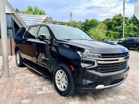 Used 2023 Chevrolet Suburban LT RWD image 2