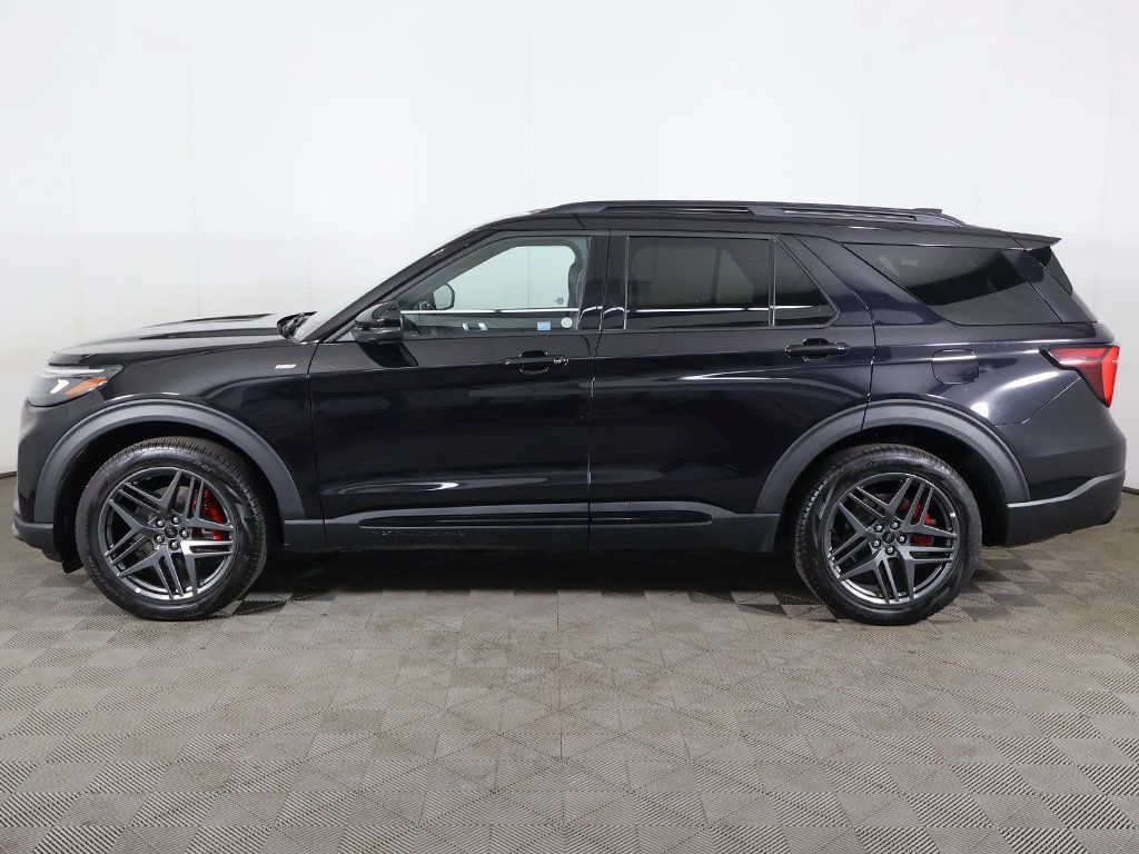 Used 2025 Ford Explorer ST-Line w/ ST-Line Street Pack AWD/4WD image 19