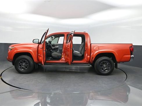 Used 2018 Toyota Tacoma SR5 image 32