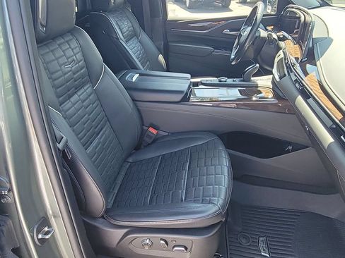 Certified 2024 Cadillac Escalade ESV Premium Luxury Platinum AWD/4WD image 28