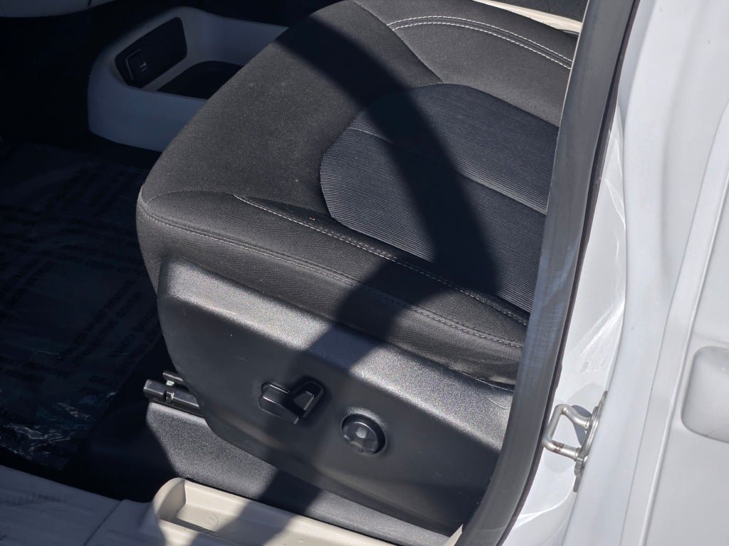 Used 2024 Chrysler Voyager LX FWD image 20