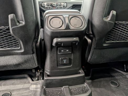 Used 2025 Jeep Wrangler Unlimited Rubicon AWD/4WD image 23