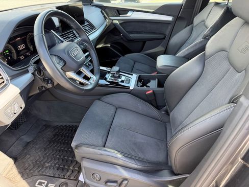 Used 2023 Audi Q5 e Premium Plus w/ Premium Plus Package image 3