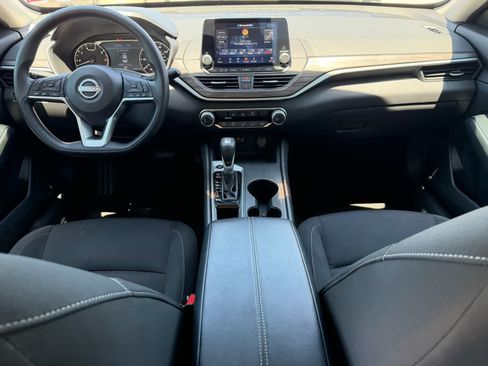 Certified 2025 Nissan Altima 2.5 SV FWD image 17
