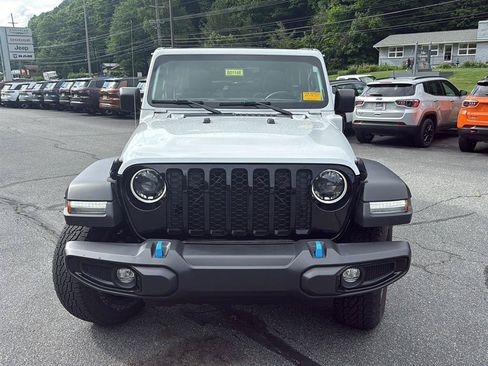 Used 2023 Jeep Wrangler Unlimited w/ Sun & Screen Package AWD/4WD image 37