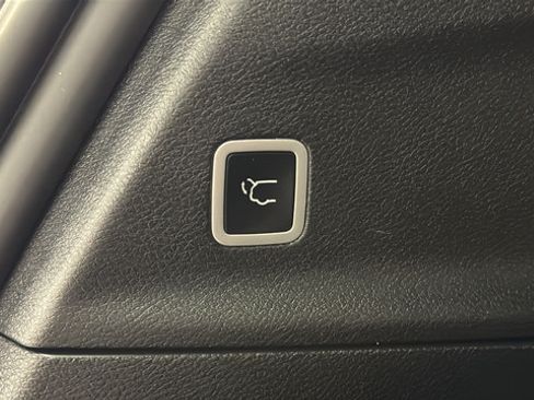 Used 2023 Chrysler Pacifica Touring-L w/ Uconnect Theater Family Group AWD/4WD image 31