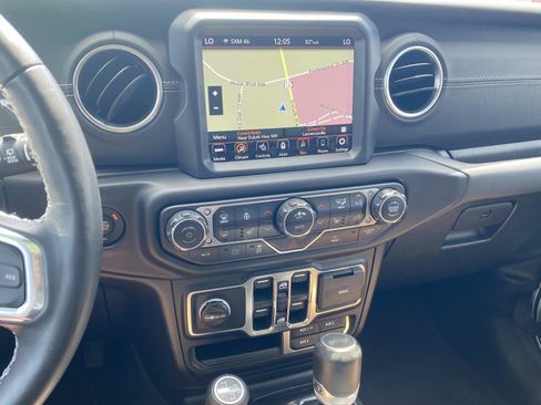 Used 2023 Jeep Wrangler Unlimited Sahara w/ Cold Weather Group AWD/4WD image 25