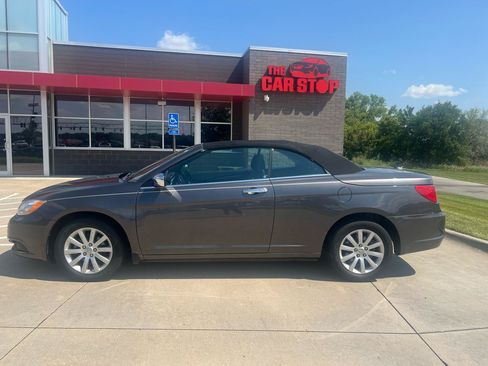Used 2014 Chrysler 200 Touring FWD image 9