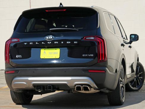 Used 2020 Kia Telluride SX w/ Towing Package FWD image 4