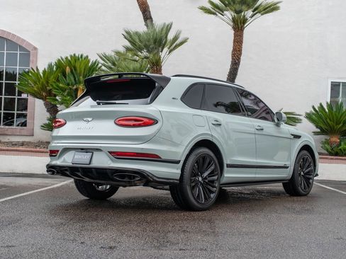 Used 2023 Bentley Bentayga Speed AWD/4WD image 3