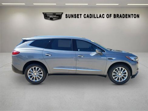 Used 2018 Buick Enclave Premium image 3