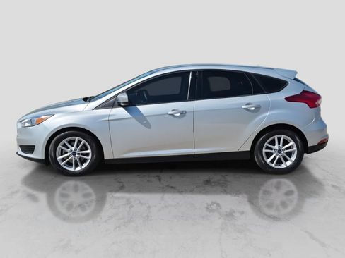 Used 2018 Ford Focus SE FWD image 5