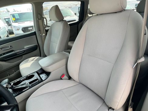 Used 2020 Kia Sedona LX FWD image 12