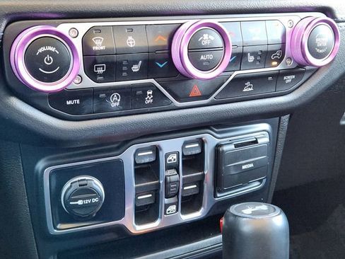 Used 2024 Jeep Wrangler Unlimited Sahara w/ Technology Group AWD/4WD image 19
