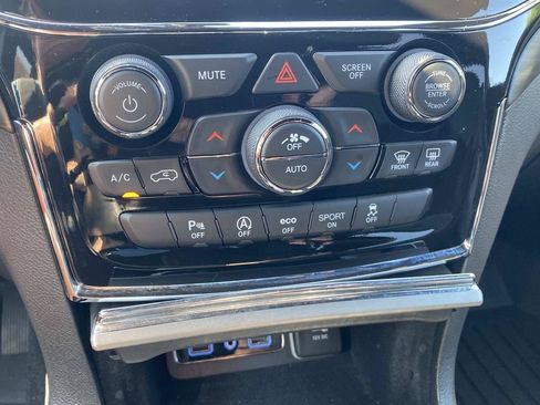 Used 2021 Jeep Grand Cherokee Laredo X RWD image 25