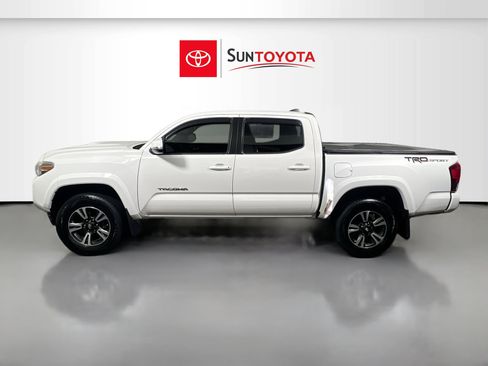 Used 2017 Toyota Tacoma TRD Sport image 7