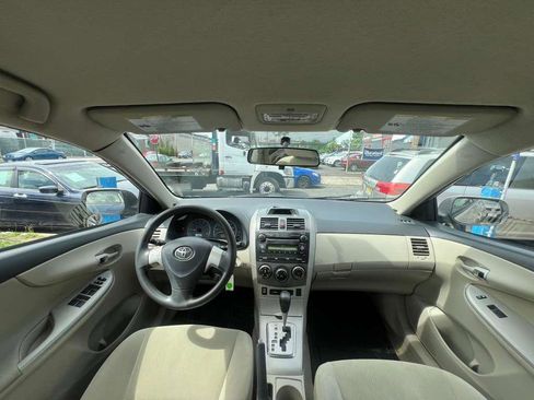 Used 2012 Toyota Corolla LE FWD image 29