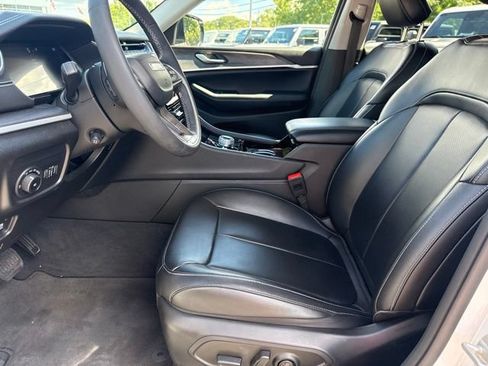 Used 2023 Jeep Grand Cherokee L Limited w/ Luxury Tech Group II AWD/4WD image 24