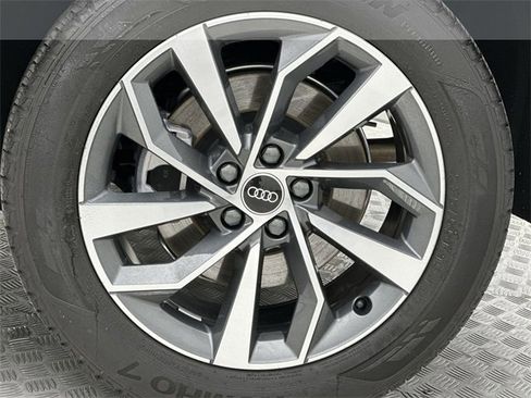 Used 2023 Audi Q5 2.0T Premium w/ Convenience Package image 10