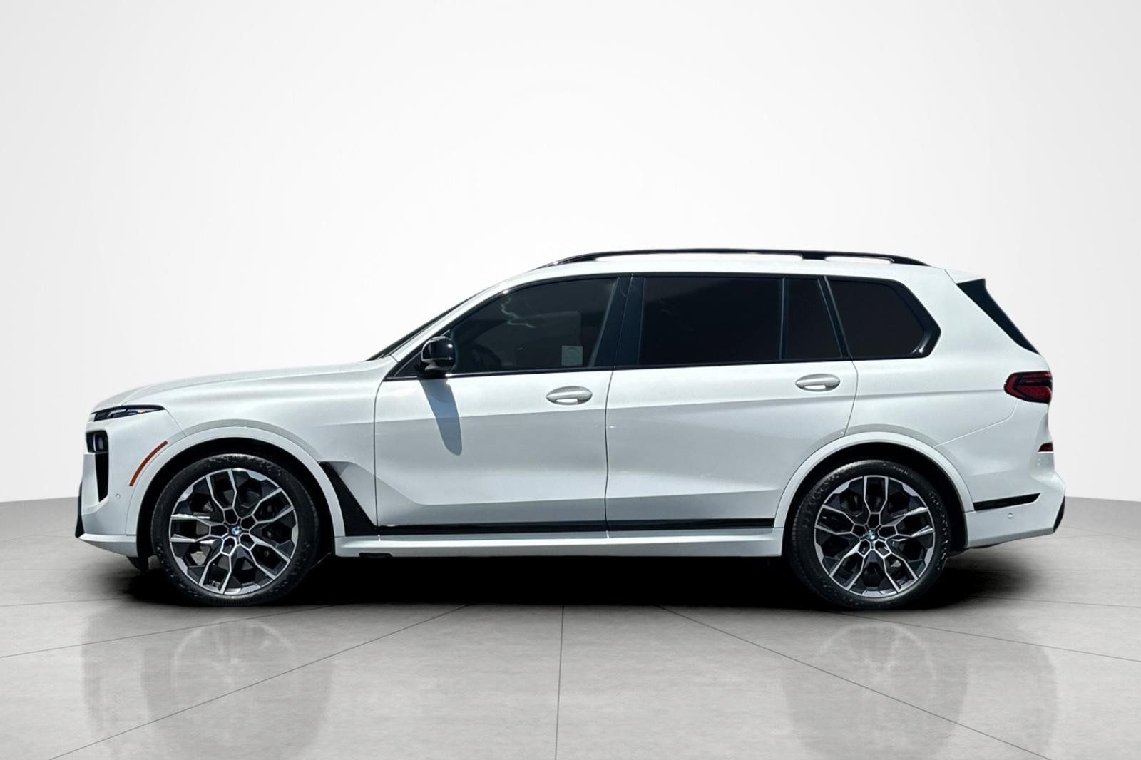 Used 2024 BMW X7 M60i w/ Executive Package AWD/4WD image 2