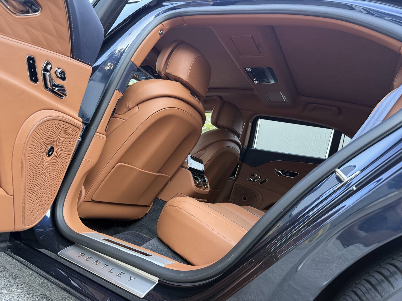 Used 2022 Bentley Flying Spur V8 AWD/4WD image 38
