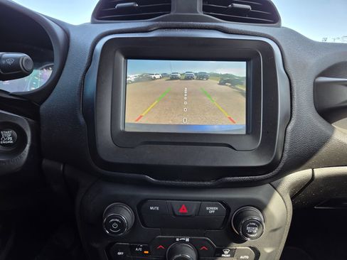 Used 2020 Jeep Renegade Latitude FWD image 10