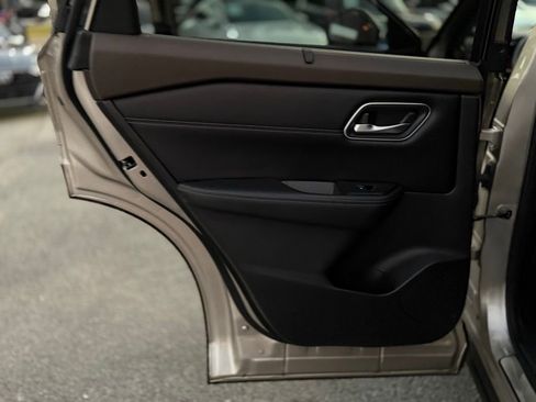 Used 2021 Nissan Rogue Platinum image 9