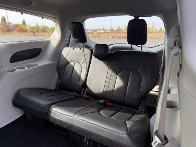 Used 2019 Chrysler Pacifica Touring-L FWD image 39