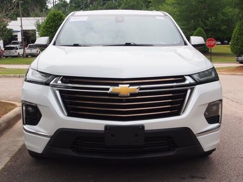 Used 2023 Chevrolet Traverse High Country FWD image 2