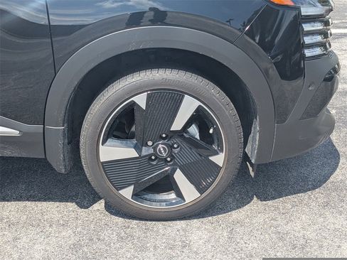 Used 2025 Nissan Kicks SR image 12