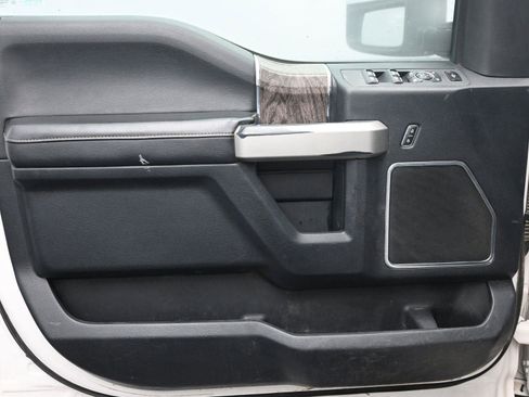 Used 2017 Ford F250 Lariat w/ Chrome Package image 17