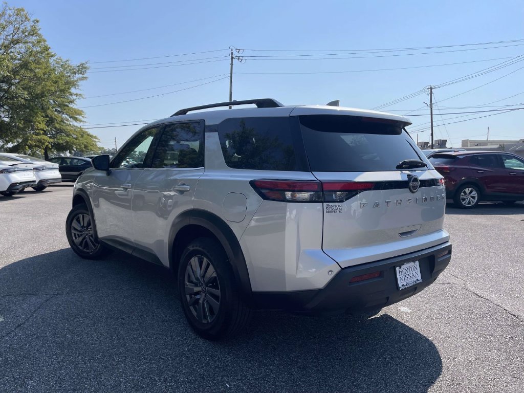 Used 2025 Nissan Pathfinder SV FWD image 5