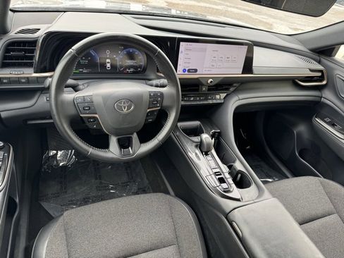 Used 2024 Toyota Crown XLE image 9