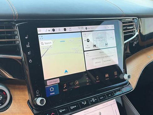 Used 2022 Jeep Grand Wagoneer Series III w/ Rear Seat Video Group 1 AWD/4WD image 18