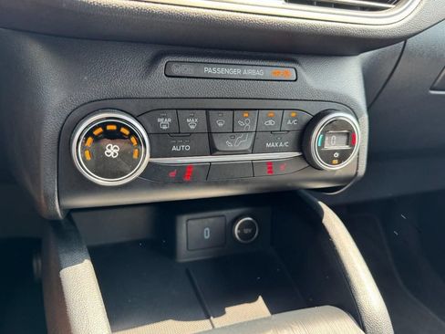Used 2020 Ford Escape SE FWD image 18