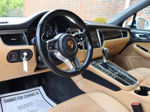 Used 2018 Porsche Macan AWD/4WD image 11